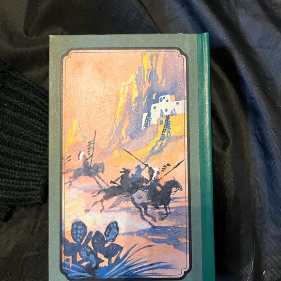 Shelf Display Books - Picture 14 of 16